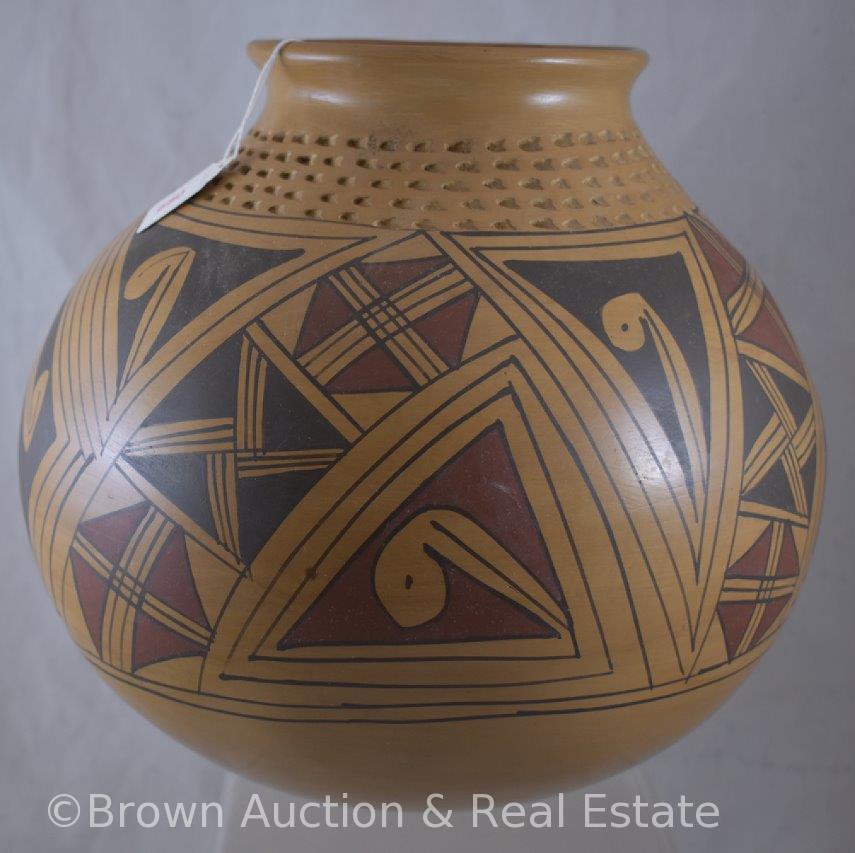 Native American 10" pot by Ramon Silvelia