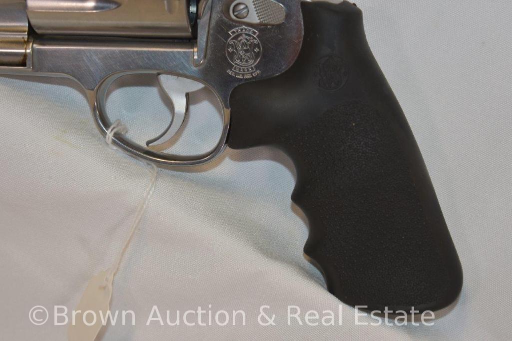 Smith & Wesson 500 revolver, 4" barrel, stainless **BUYER MUST PAY A $25 FFL TRANSFER FEE**