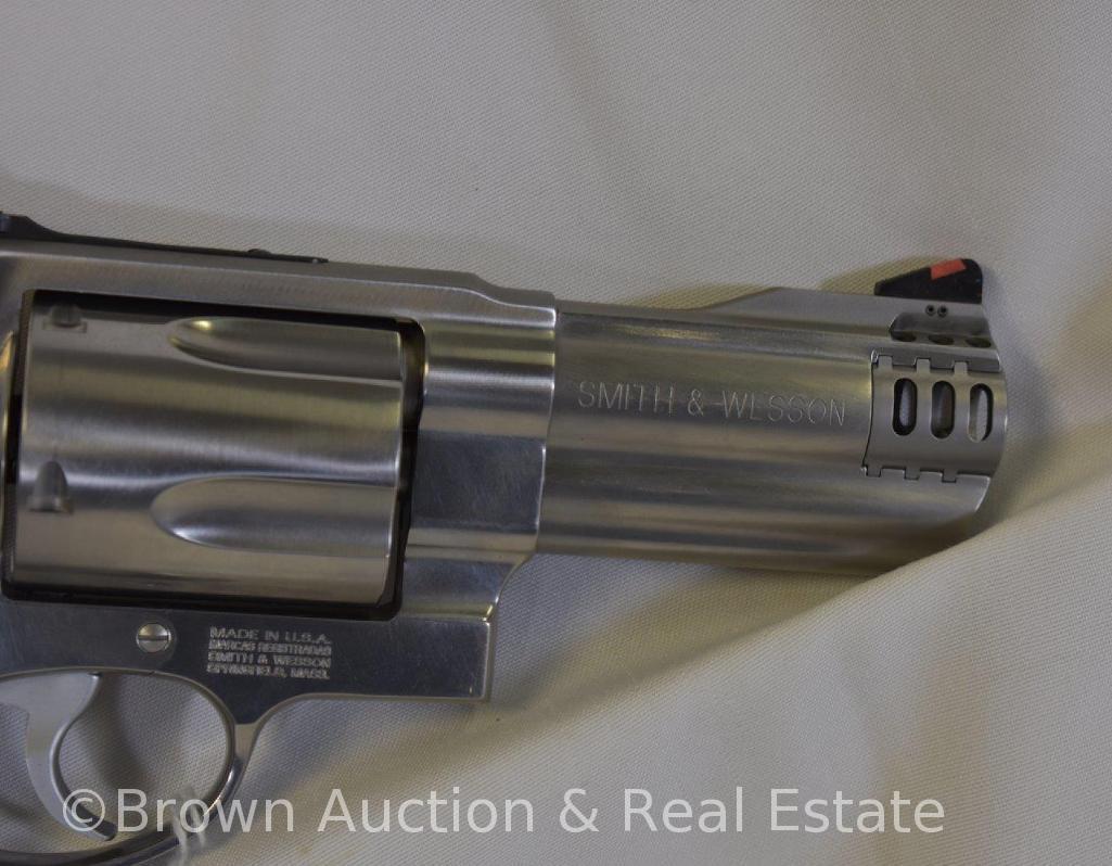 Smith & Wesson 500 revolver, 4" barrel, stainless **BUYER MUST PAY A $25 FFL TRANSFER FEE**