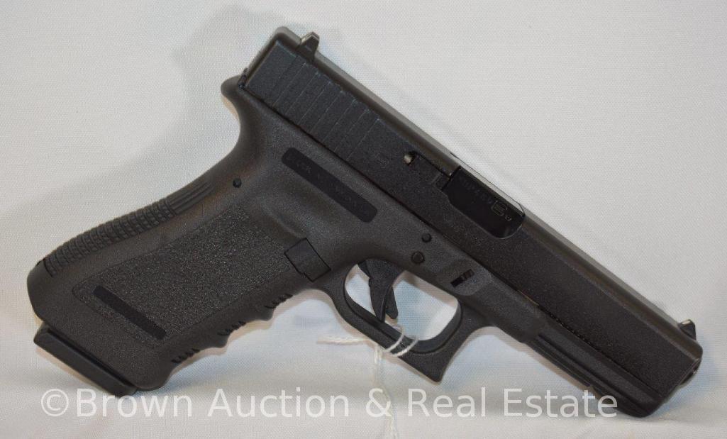 Glock 22 .40 semi-auto pistol **BUYER MUST PAY A $25 FFL TRANSFER FEE**