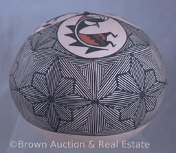 (2) Native American signed Acoma seed pots, 4" and 5.25"