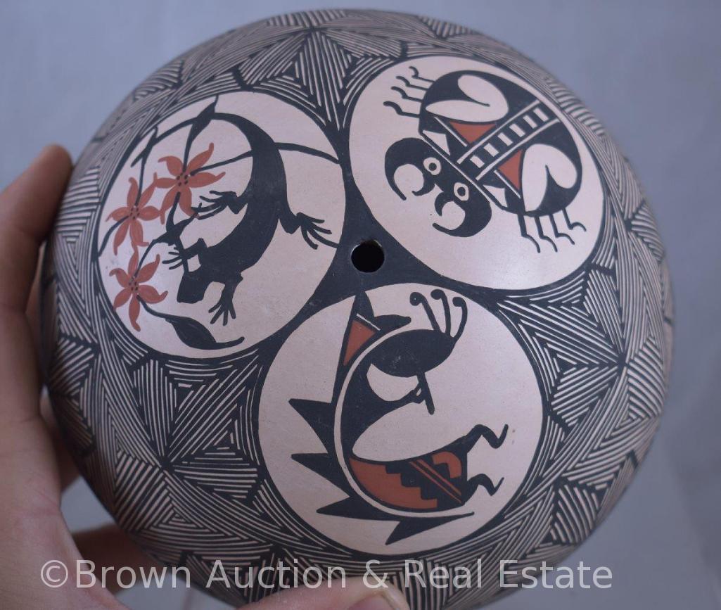 (2) Native American signed Acoma seed pots, 4" and 5.25"