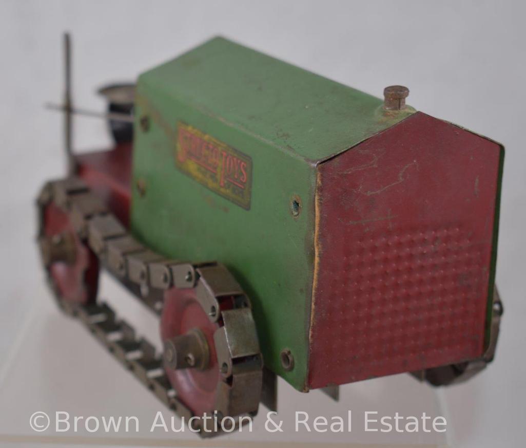 1920's Structo wind-up tractor crawler, 8"l