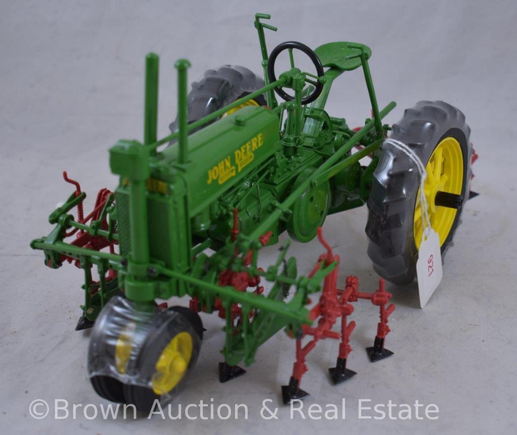 John Deere Precision Classics "The Model A Tractor with 290 Series Cultivator", 1/16 Scale, mib