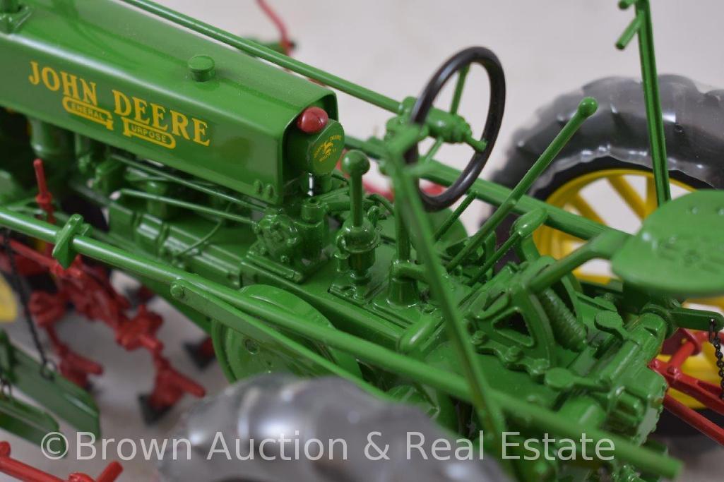 John Deere Precision Classics "The Model A Tractor with 290 Series Cultivator", 1/16 Scale, mib