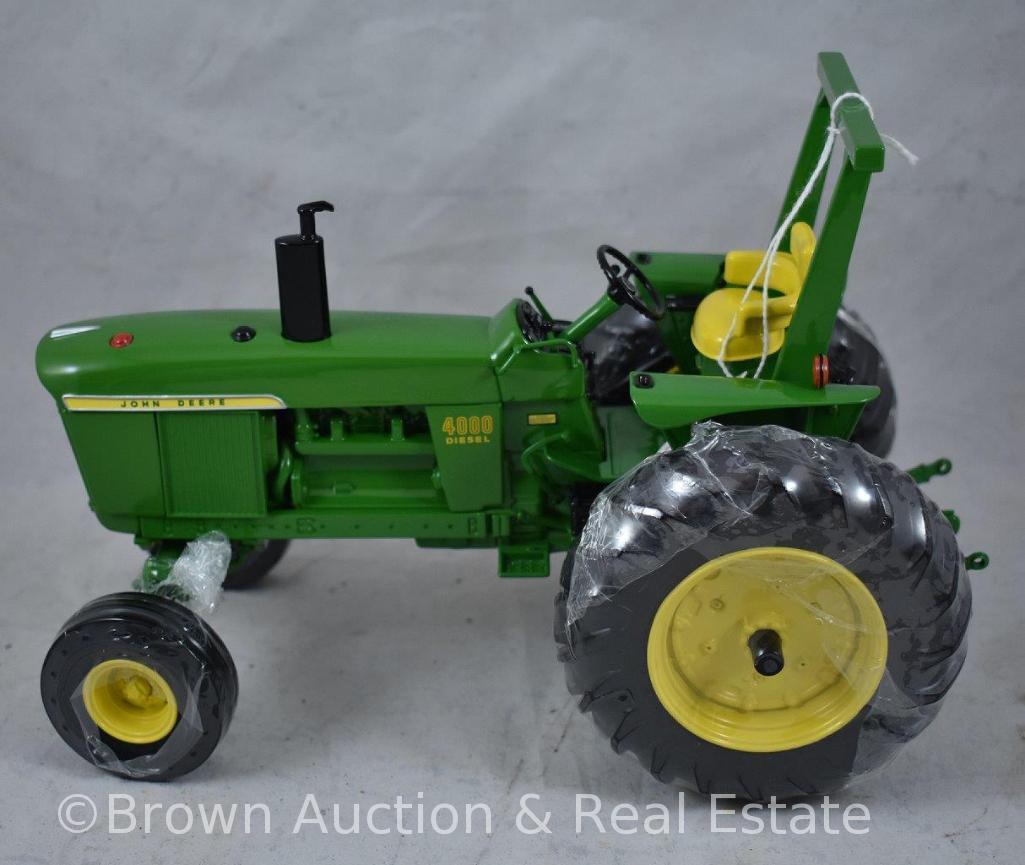 John Deere Precision Classics "The Model 4000 Tractor", 1/16 Scale, mib