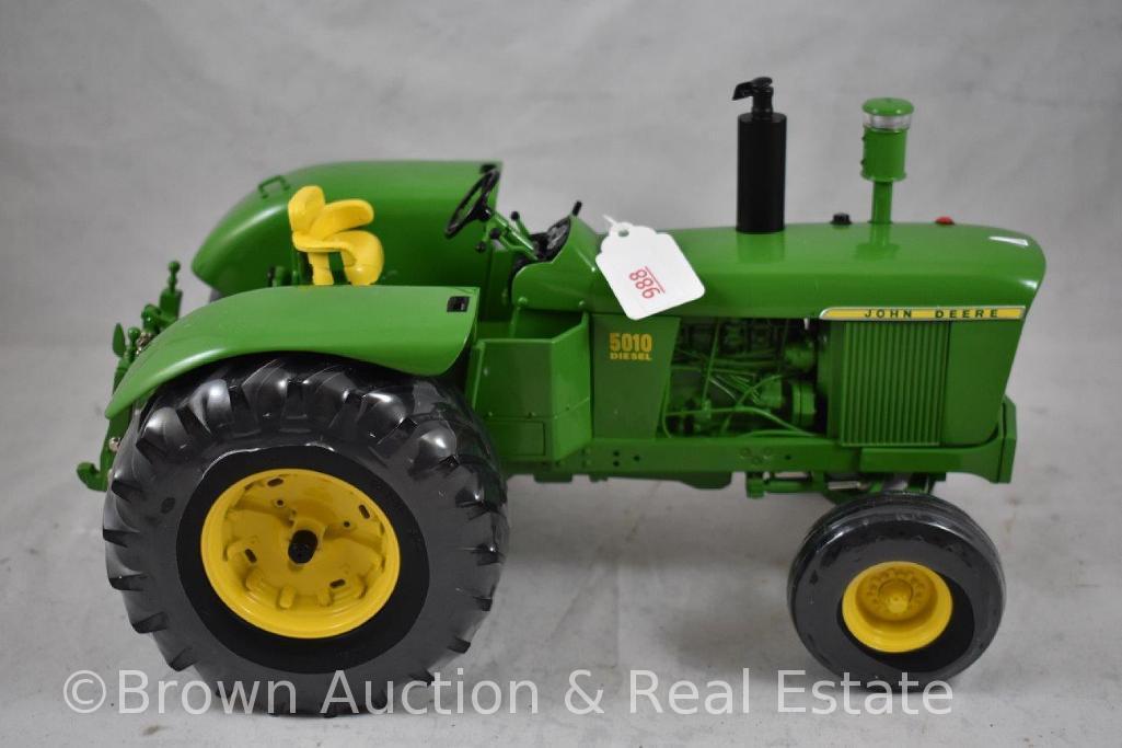 John Deere Precision Classics "The Model 5010 Tractor", 1/16 Scale, mib