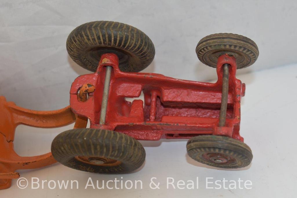 1930's Arcade Cast Iron Allis Chalmers tractor with bottom dump scraper wagon