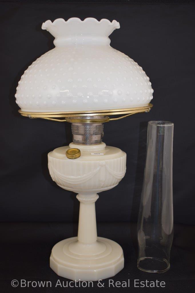 Aladdin Lincoln Drape kerosene lampe with hobnail milkglass shade
