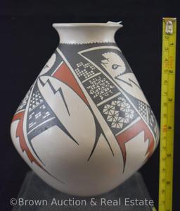 Signed Betty Quezada Native American polychrone pot on ring