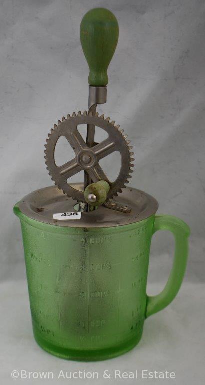 Green depression 4 cup measuring cup with beater