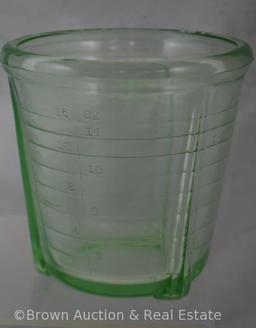 Green depression 2 cup measuring cup