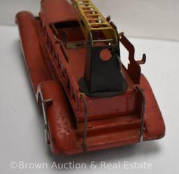 Tin friction fire truck (1 ladder)