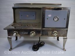 Empire Metal Ware Corp. child's kitchen range/stove