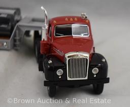 First Gear Texaco 1960 Model B-61 Mack tanden axle tractor with lowboy trailer