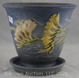 Roseville Freesia 670-5" flower pot/saucer, blue
