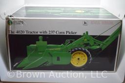 John Deere 4020 Tractor w/ 237 Corn Picker die-cast precision series, 1:16 scale