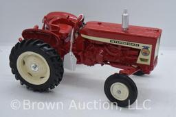 International 606 die-cast tractor, 1:16 scale