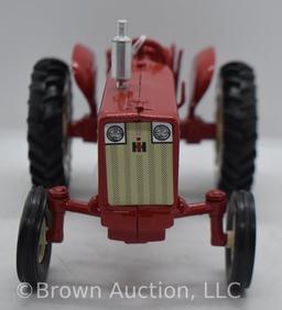 International 606 die-cast tractor, 1:16 scale