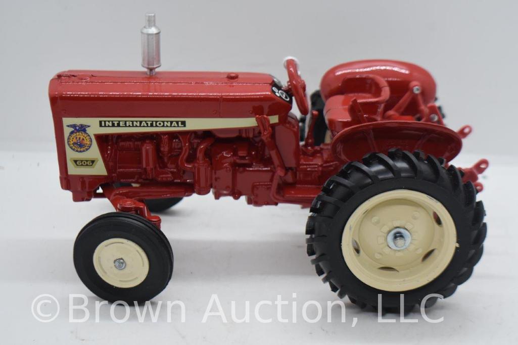 International 606 die-cast tractor, 1:16 scale