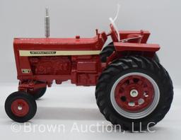 Farmall 756 die-cast tractor, 1:16 scale