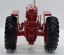 Farmall 756 die-cast tractor, 1:16 scale