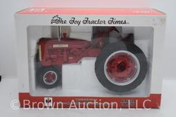 Farmall 230 die-cast tractor, 1:16 scale