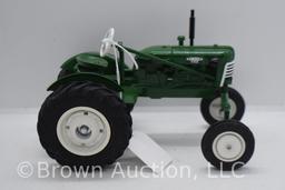 Oliver 440 die-cast tractor, 1:16 scale