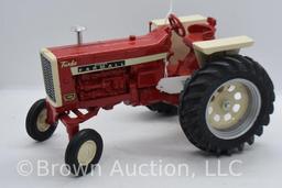 Farmall Turbo 1206 die-cast tractor, 1:16 scale