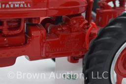 Farmall Super M die-cast tractor, 1:16 scale
