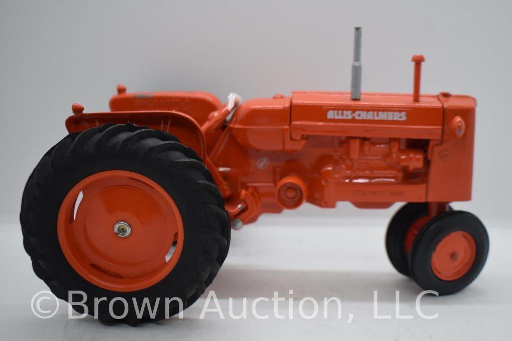 Allis-Chalmers D17 die-cast tractor, 1:16 scale