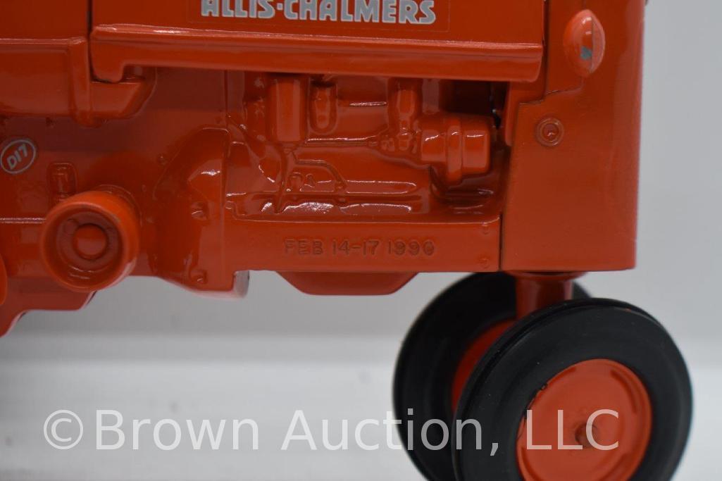 Allis-Chalmers D17 die-cast tractor, 1:16 scale