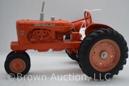 Allis-Chalmers WD45 die-cast tractor, 1:16 scale