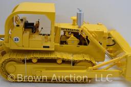 International TD-25 crawler die-cast model, 1:25 scale