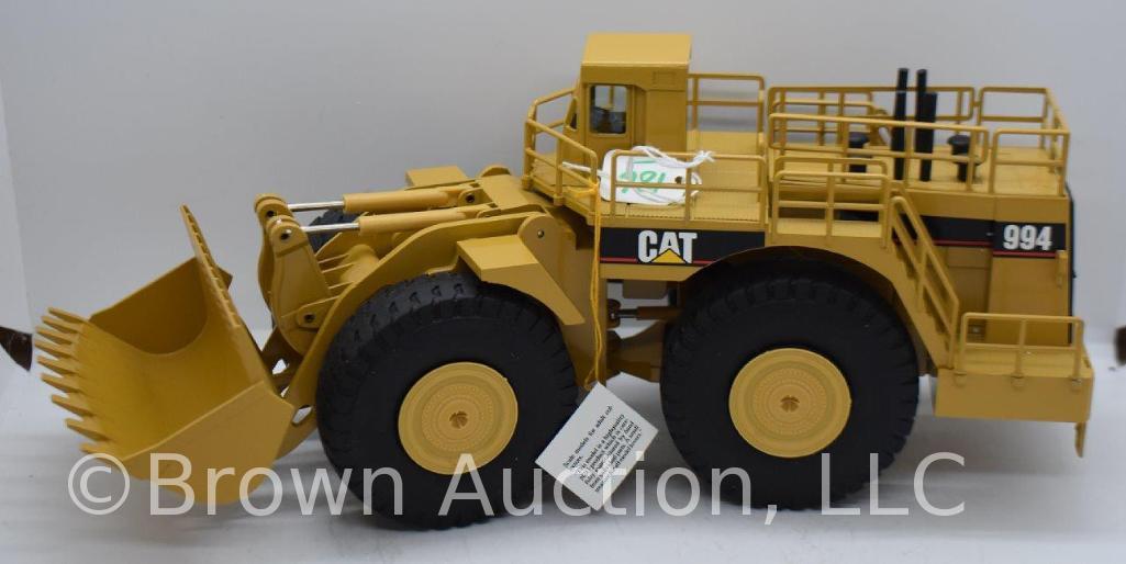 Cat 994 Wheel Loader die-cast model, 1:50 scale