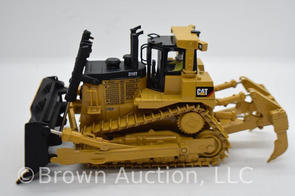 Cat D10T Dozer Tractor die-cast model, 1:50 scale