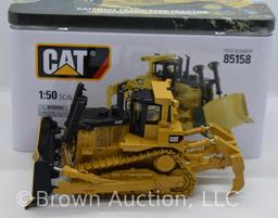 Cat D10T Dozer Tractor die-cast model, 1:50 scale