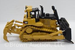 Cat D10T Dozer Tractor die-cast model, 1:50 scale