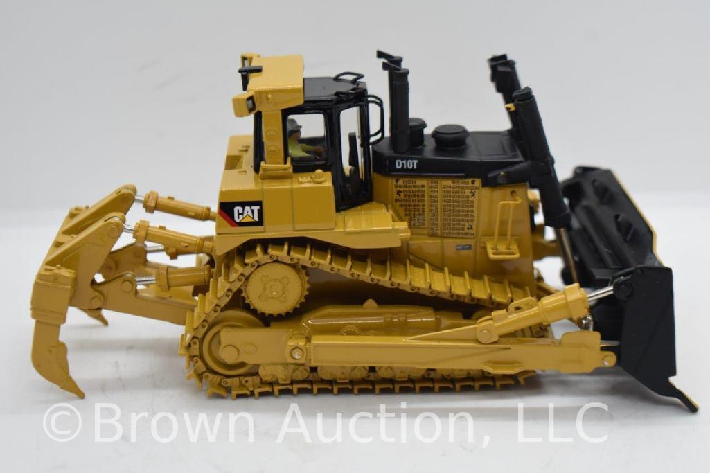 Cat D10T Dozer Tractor die-cast model, 1:50 scale