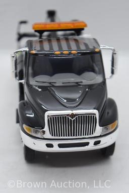 International 4400 series Truck with Jerr-Dan Tow Body die-cast model, 1:34 scale