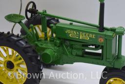 John Deere Model B die-cast tractor with umbrella, 1:16 scale