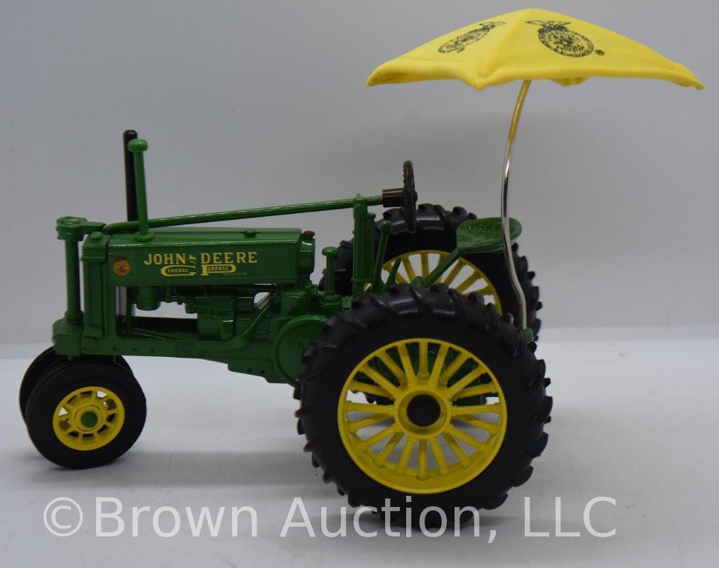 John Deere Model B die-cast tractor with umbrella, 1:16 scale