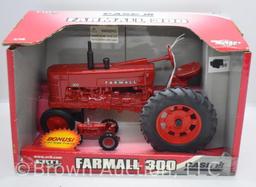 Farmall 300 die-cast tractor, 1:16 scale