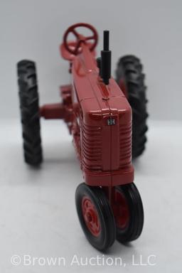 Farmall 300 die-cast tractor, 1:16 scale