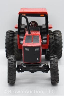 International 5488 die-cast tractor, 1:16 scale