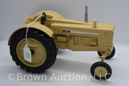 Cockshutt 560 die-cast tractor, 1:16 scale