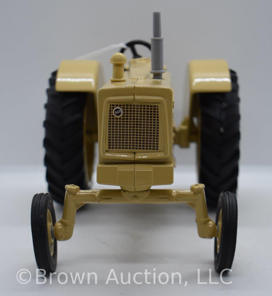 Cockshutt 560 die-cast tractor, 1:16 scale