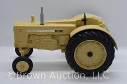 Cockshutt 560 die-cast tractor, 1:16 scale