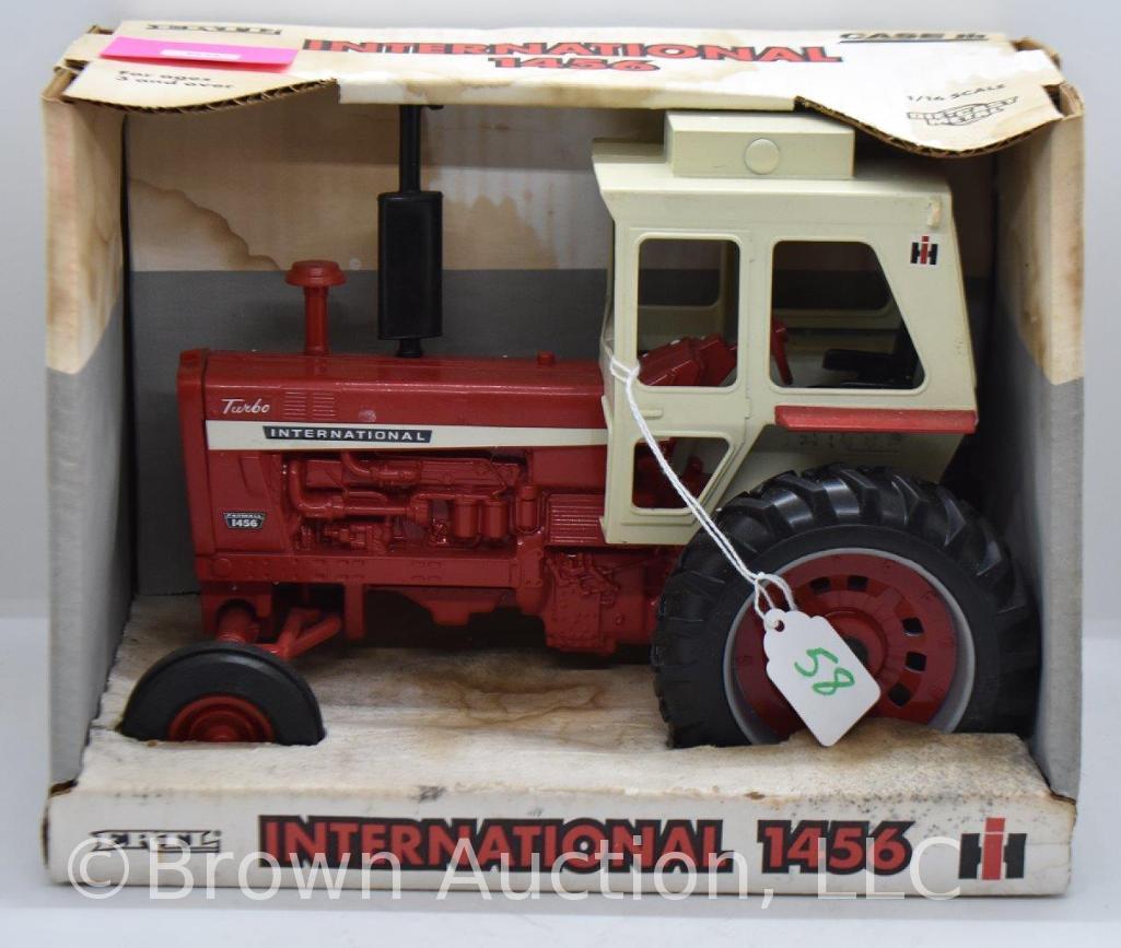 International 1456 die-cast tractor, 1:16 scale
