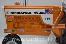 Minneapolis-Moline G850 die-cast tractor, 1:16 scale